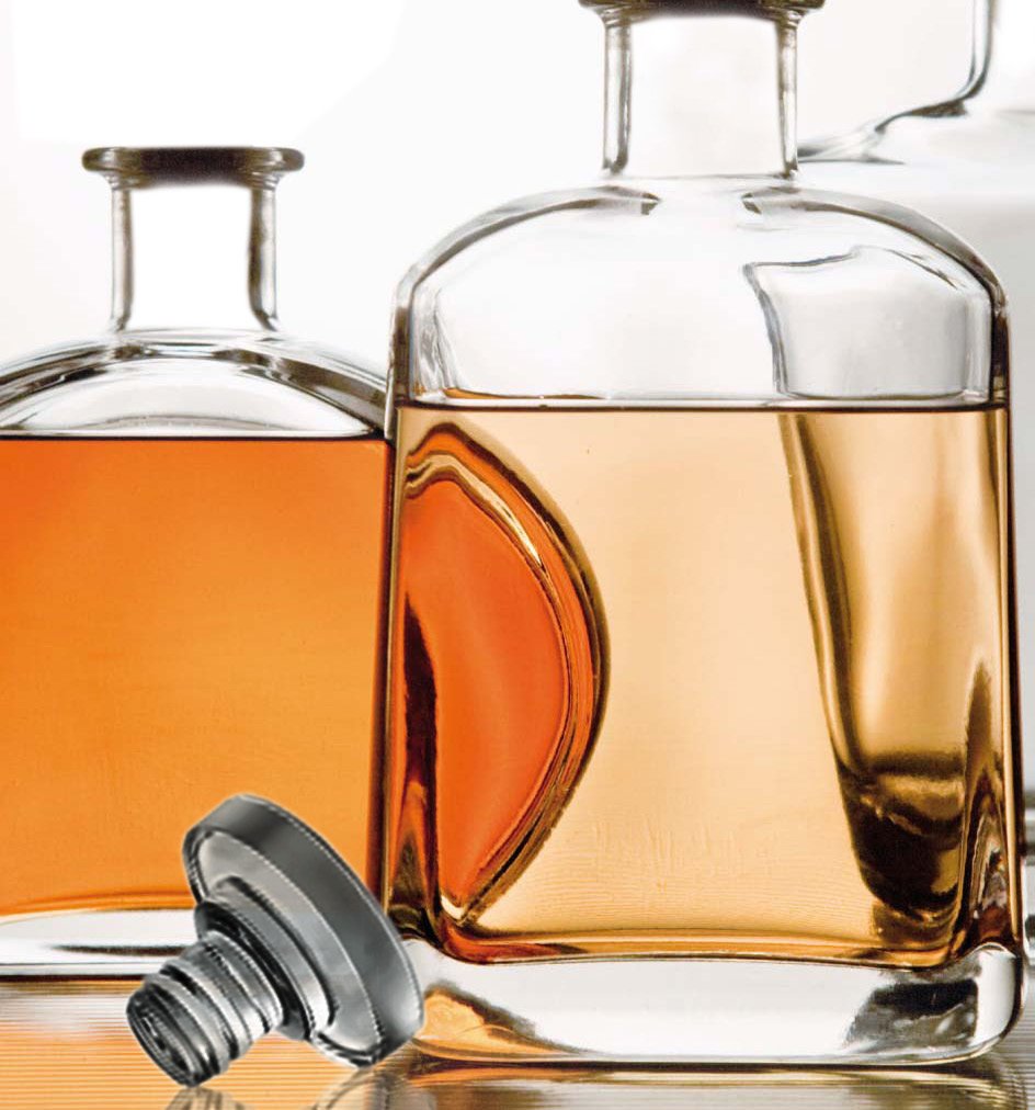 Luigi Bormioli Rossini Decanter with Glass Stopper 23.75oz - Like New