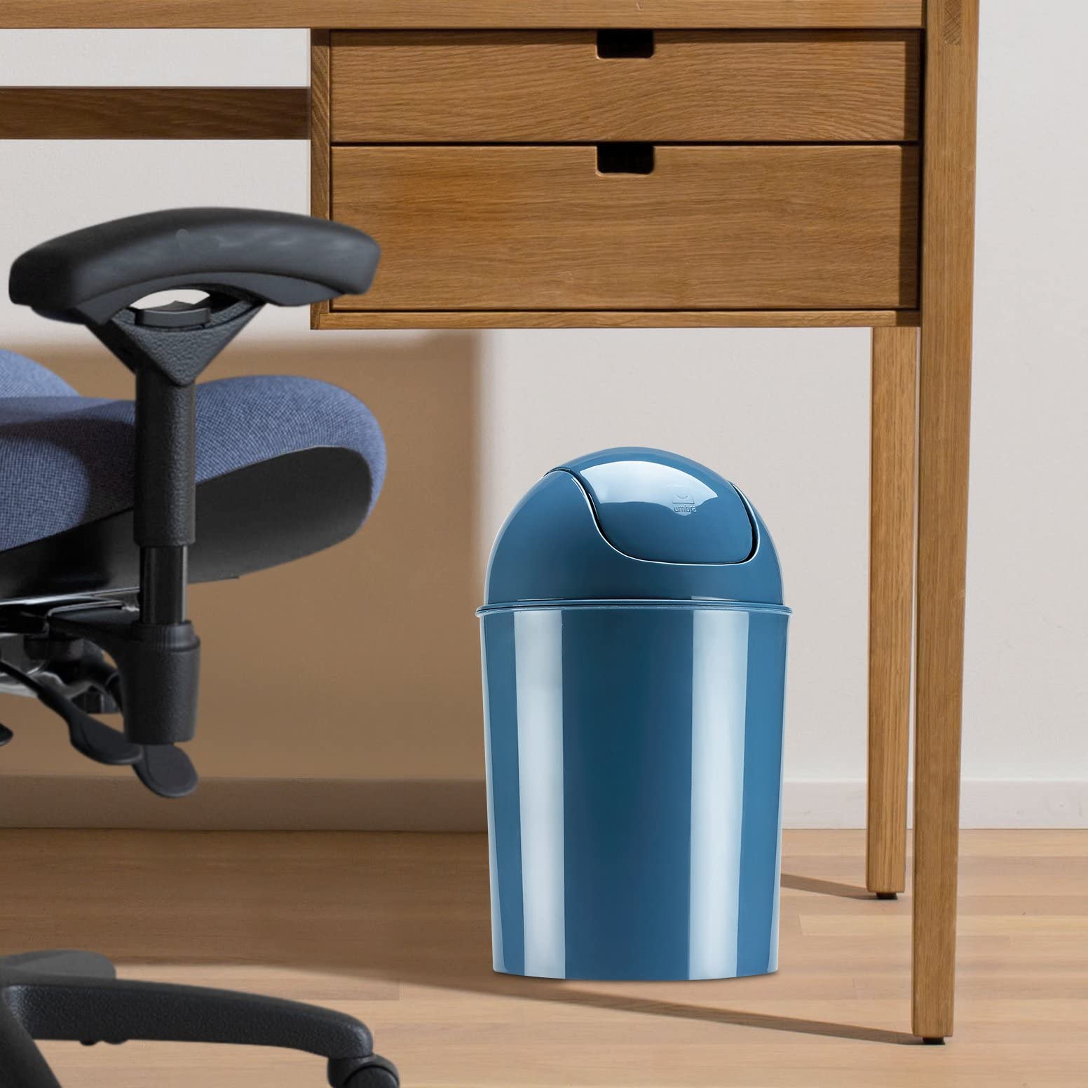 Umbra Mini Waste Can, 1.25 Gallon with Swing Lid - Very Good