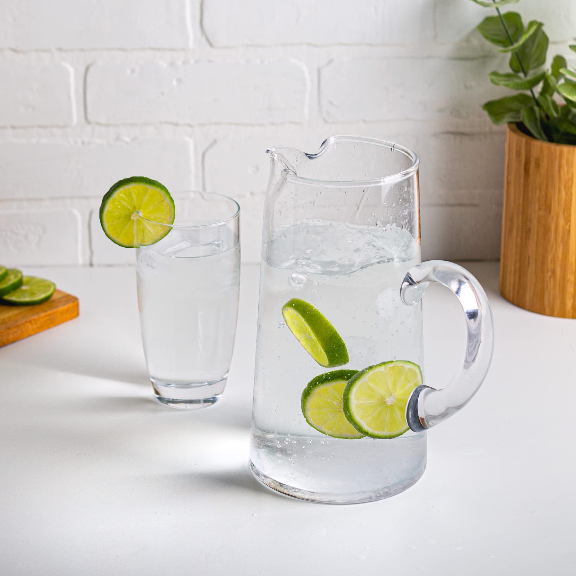 Glass Water Pitcher with Spout – Elegant Serving Carafe for Water, Juice, Sangria, Lemonade, and Cocktails – Crystal-Clear Glass Beverage Pitcher.  - Like New