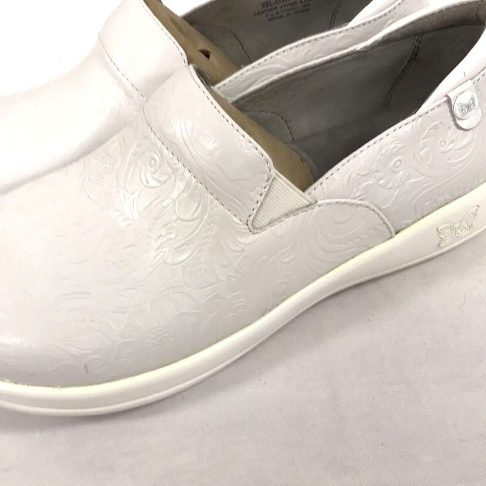 Alegria Womens Keli White Tooled Leather Shoes 12 W US