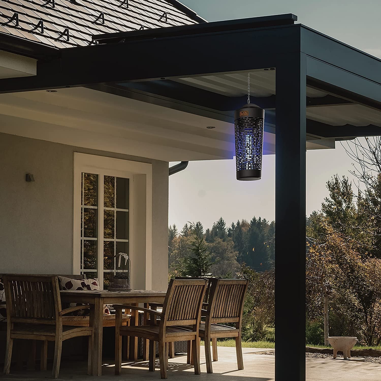 BLACK+DECKER Outdoor Electric UV & Killer for Flies, Mosquitoes, Gnats & Other Small to Large Flying Pests Half Acre Coverage for Home, Deck, Garden, Patio, Camping & More